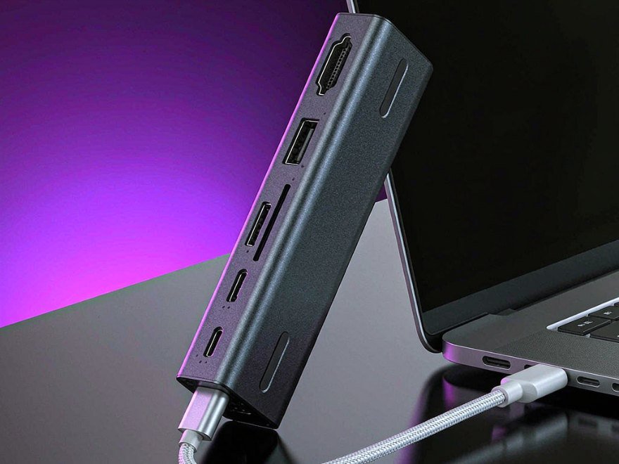 USB-C hub with multiple ports