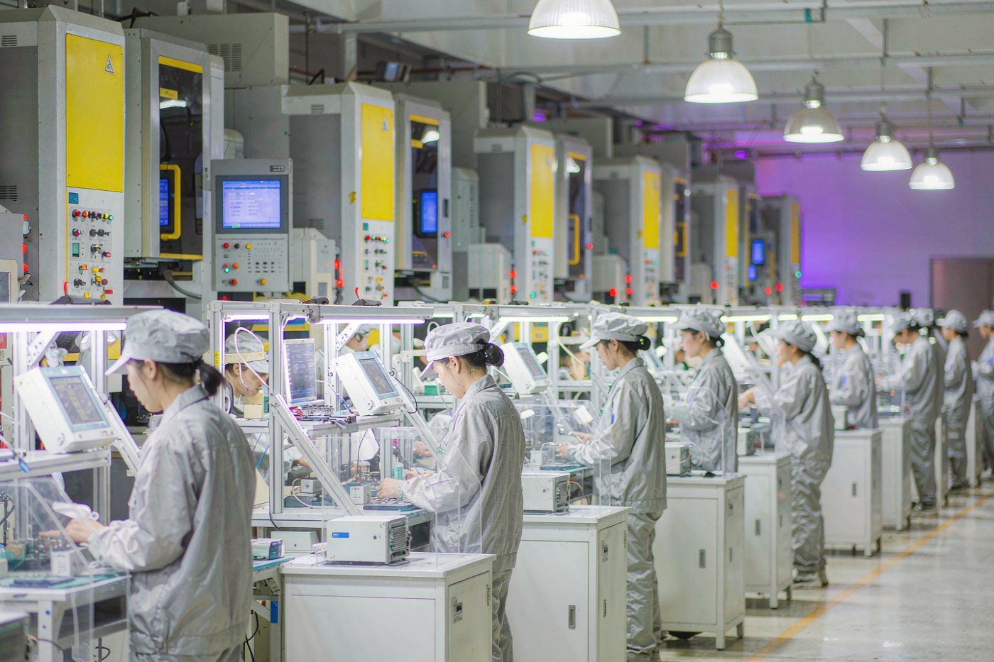 Purplesun Tech assembly line producing USB-C chargers